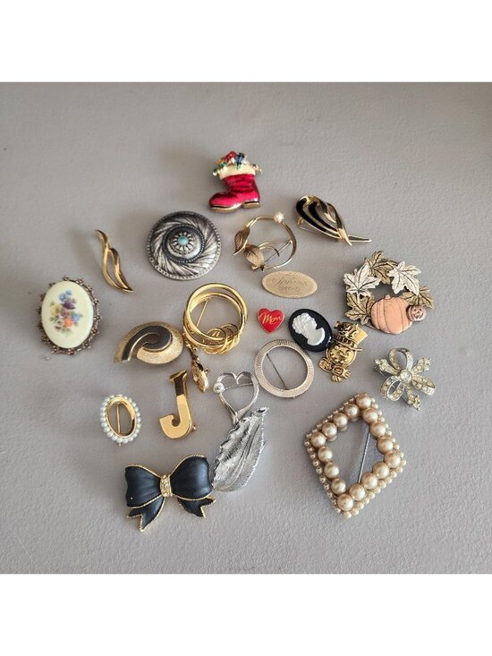 Vintage Jewelry - Vintage Brooch Pin Lot - Assorted Styles, Pearl, Enamel, Gold Tone